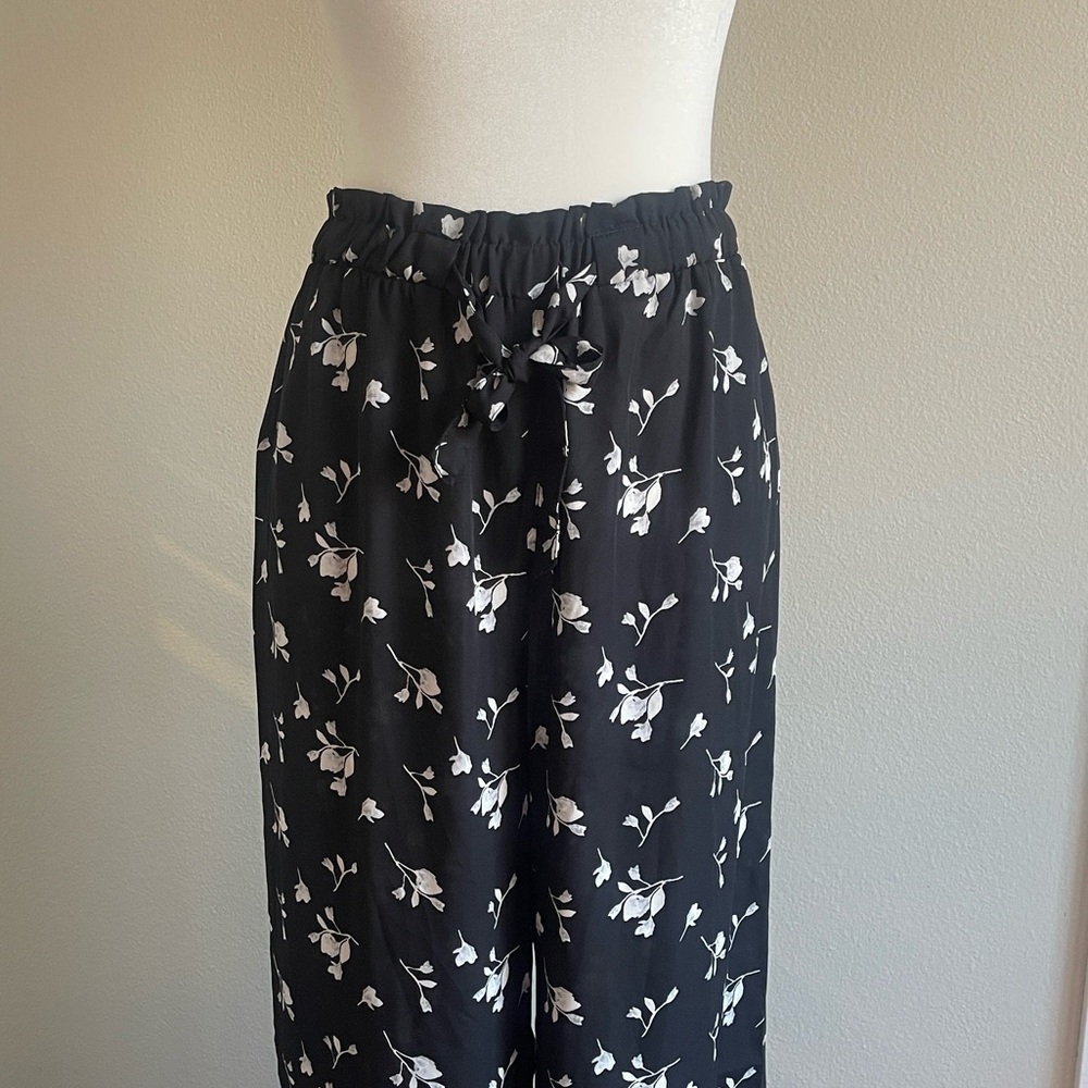 NWT Xhilaration Floral Black and White Women's Flare Pants Size L